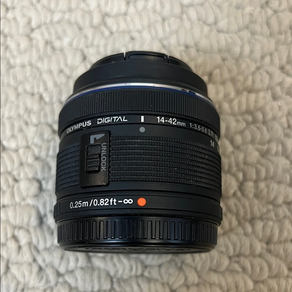 Olympus Black and Silver Camera Lens
